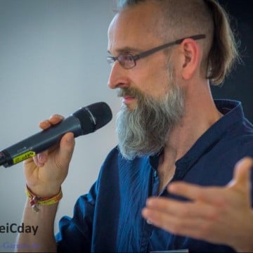 Dr. Andreas Zeuch